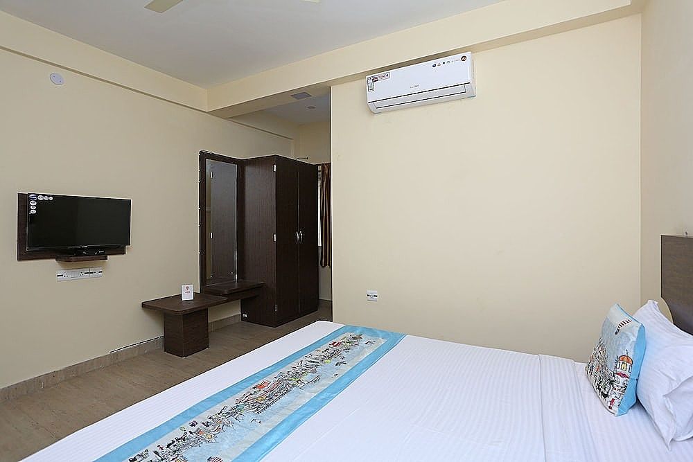 OYO 11343 Hotel Sai International Double or Twin Room 6