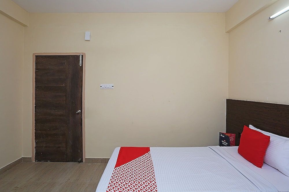 undefined OYO 11343 Hotel Sai International 4