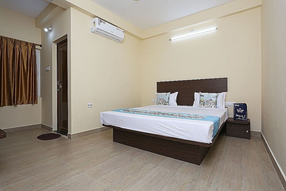undefined OYO 11343 Hotel Sai International 8
