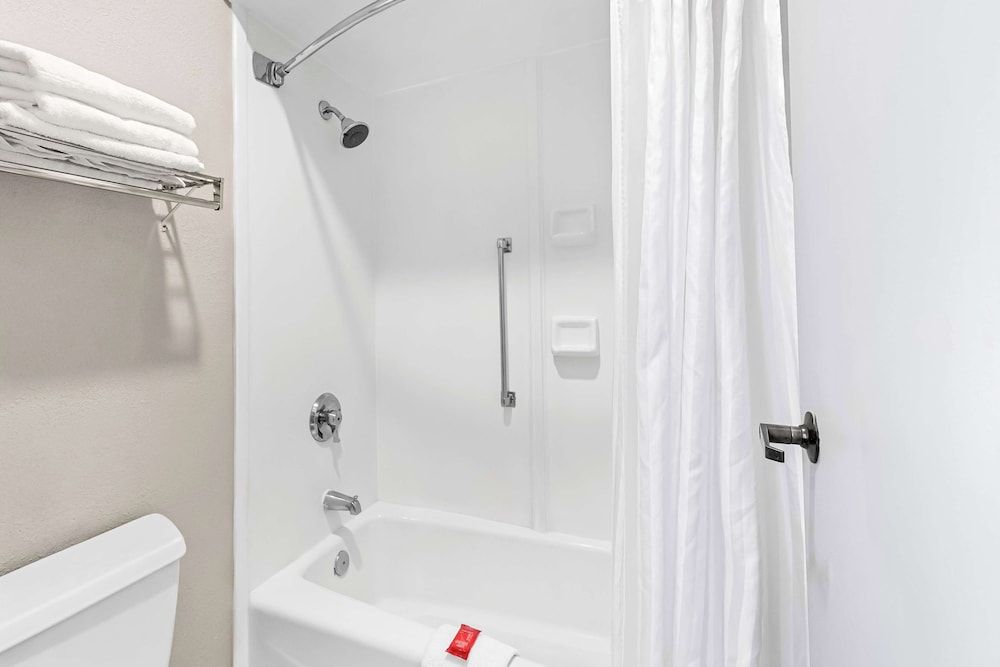 SureStay Plus Hotel by Best Western Southern Pines Pinehurst Standard Room, 2 Double Beds, Non Smoking, Refrigerator & Microwave (Pet Friendly) 4