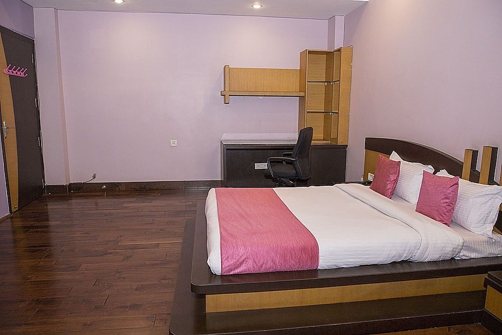 undefined OYO 11345 Hotel White House Inn 6