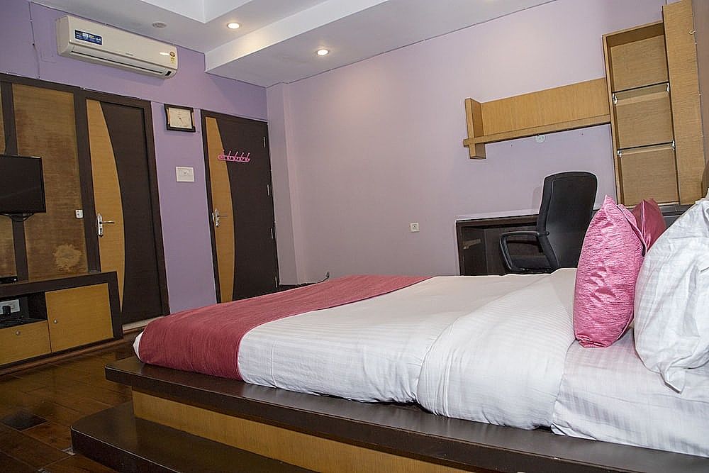 undefined OYO 11345 Hotel White House Inn 10