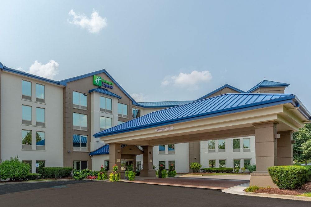 undefined Holiday Inn Express Hotel & Suites Chicago-Midway Airport by IHG 7
