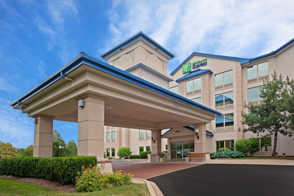 undefined Holiday Inn Express Hotel & Suites Chicago-Midway Airport by IHG 2