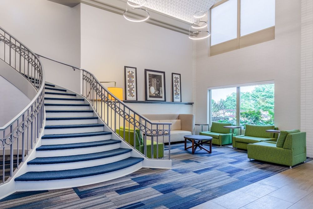 undefined Holiday Inn Express Hotel & Suites Chicago-Midway Airport by IHG