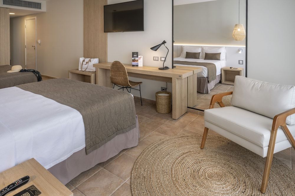 Family Room (Apartamento Família Prime Lateral Mar)