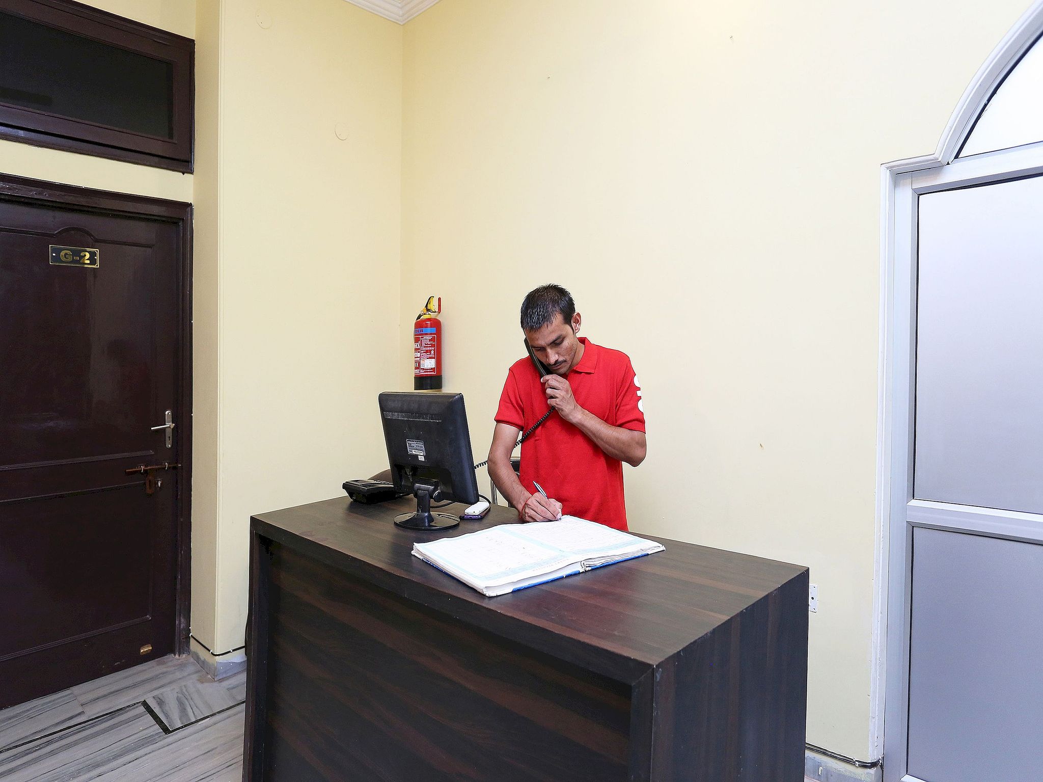 Super Hotel O Greenview Near Munshi Pulia Metro Station