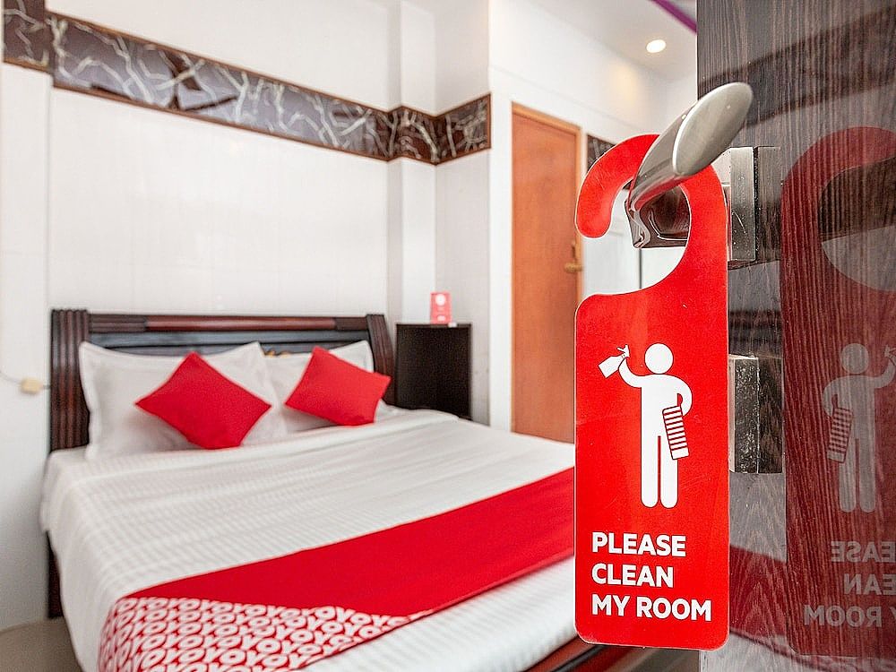 OYO 19396 Cristal Residency Standard Room 4