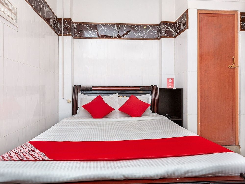 OYO 19396 Cristal Residency Standard Room 6