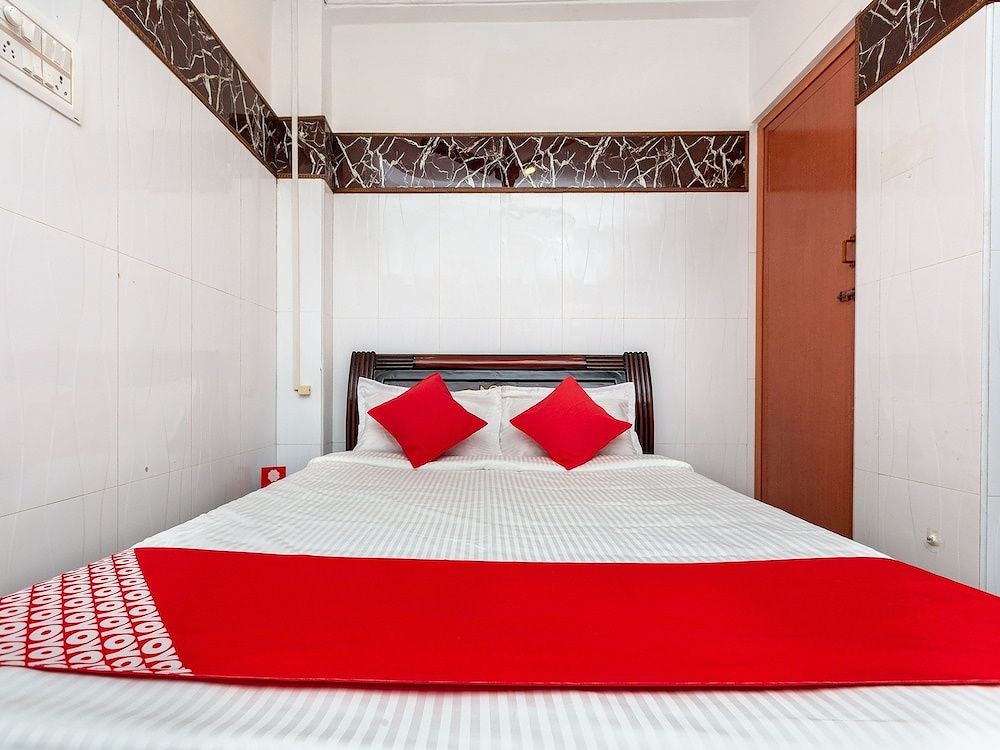 OYO 19396 Cristal Residency Standard Room 7