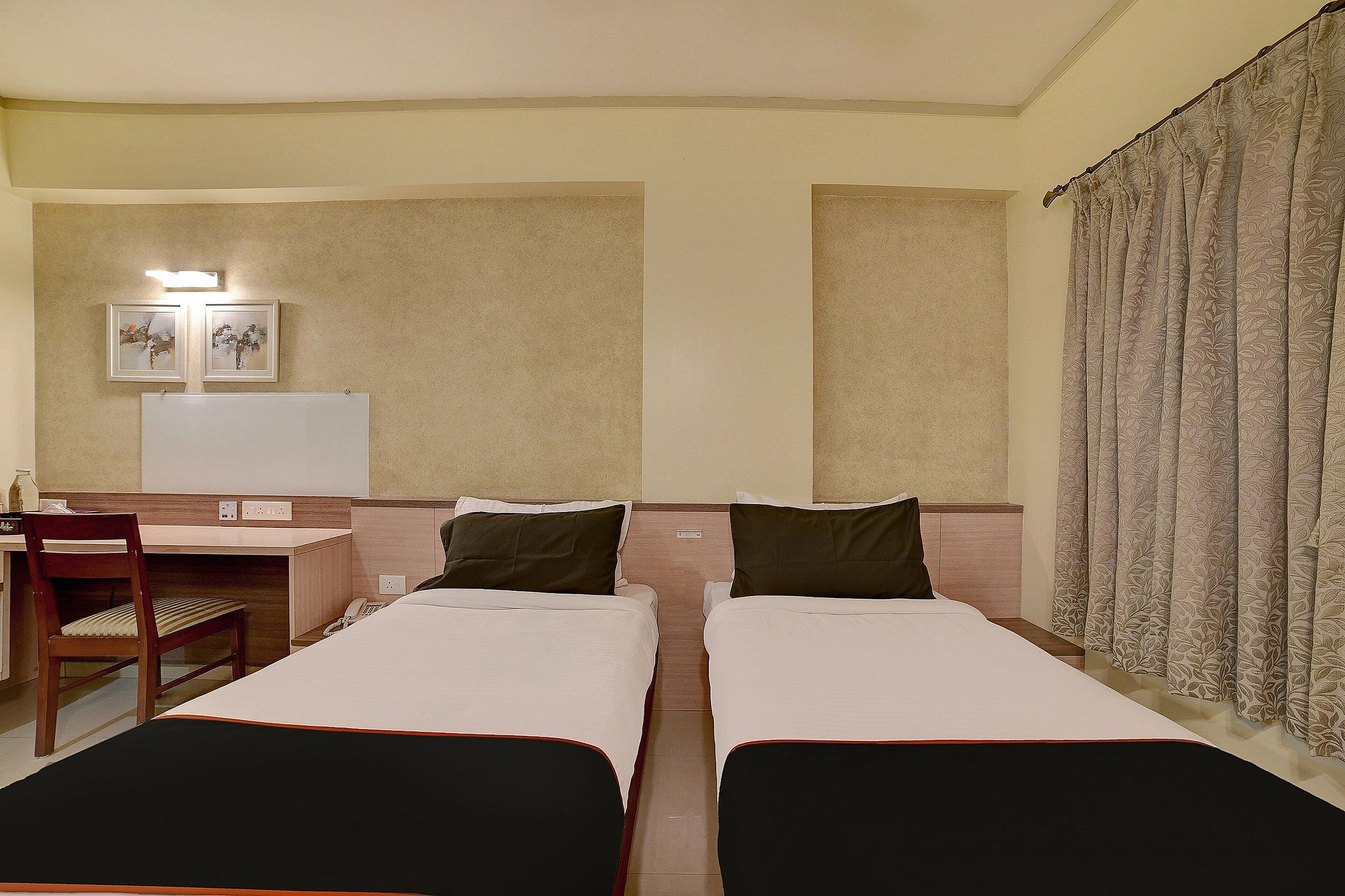 Super Townhouse Oak Pune Railway Station Formerly Kapil Residency Classic Room 8