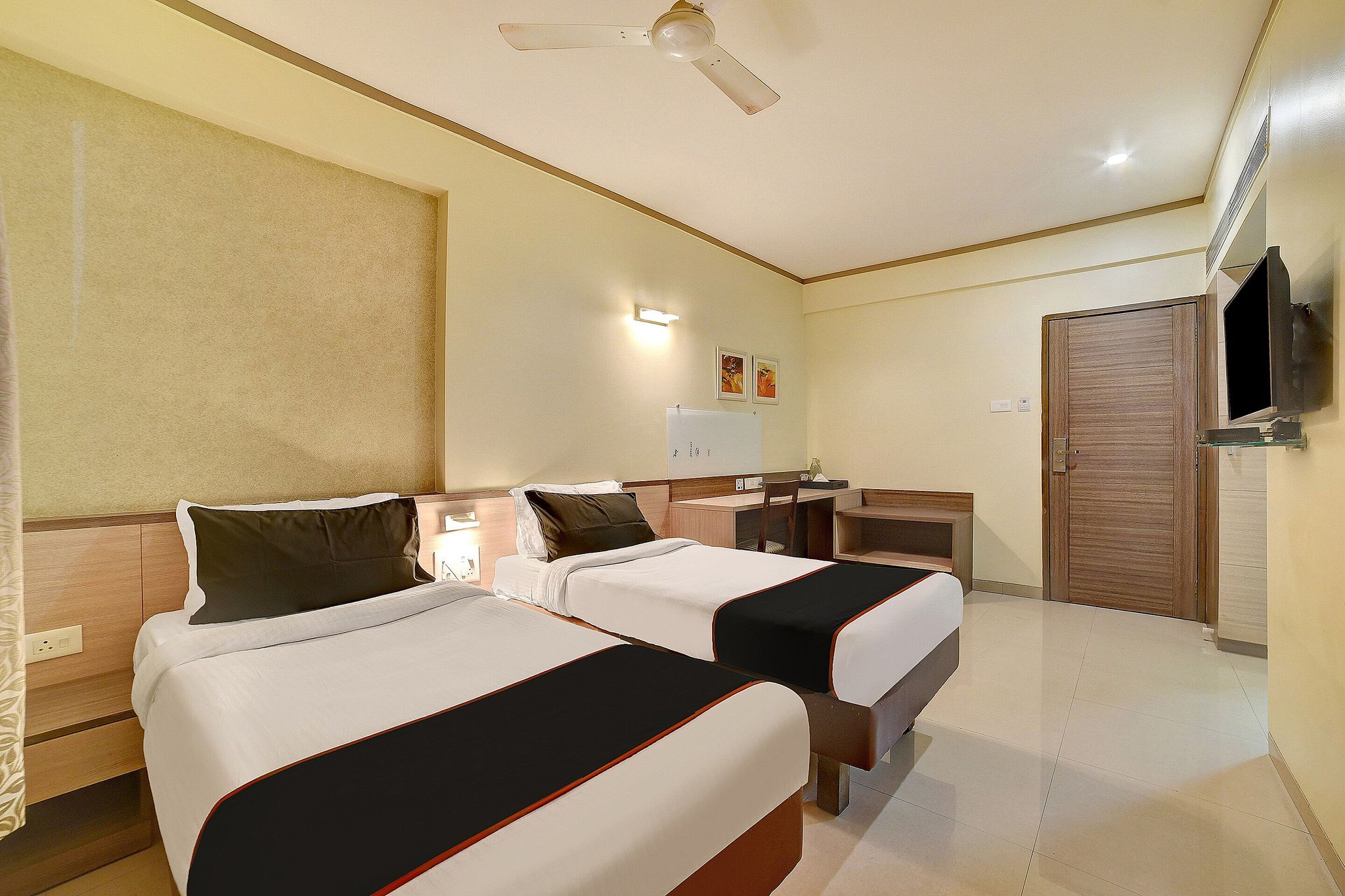 Super Townhouse Oak Pune Railway Station Formerly Kapil Residency Classic Room 6