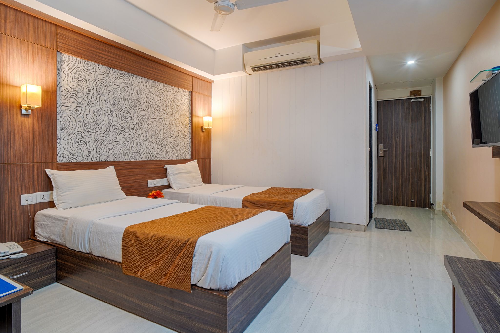 Deluxe Room Twin Bed