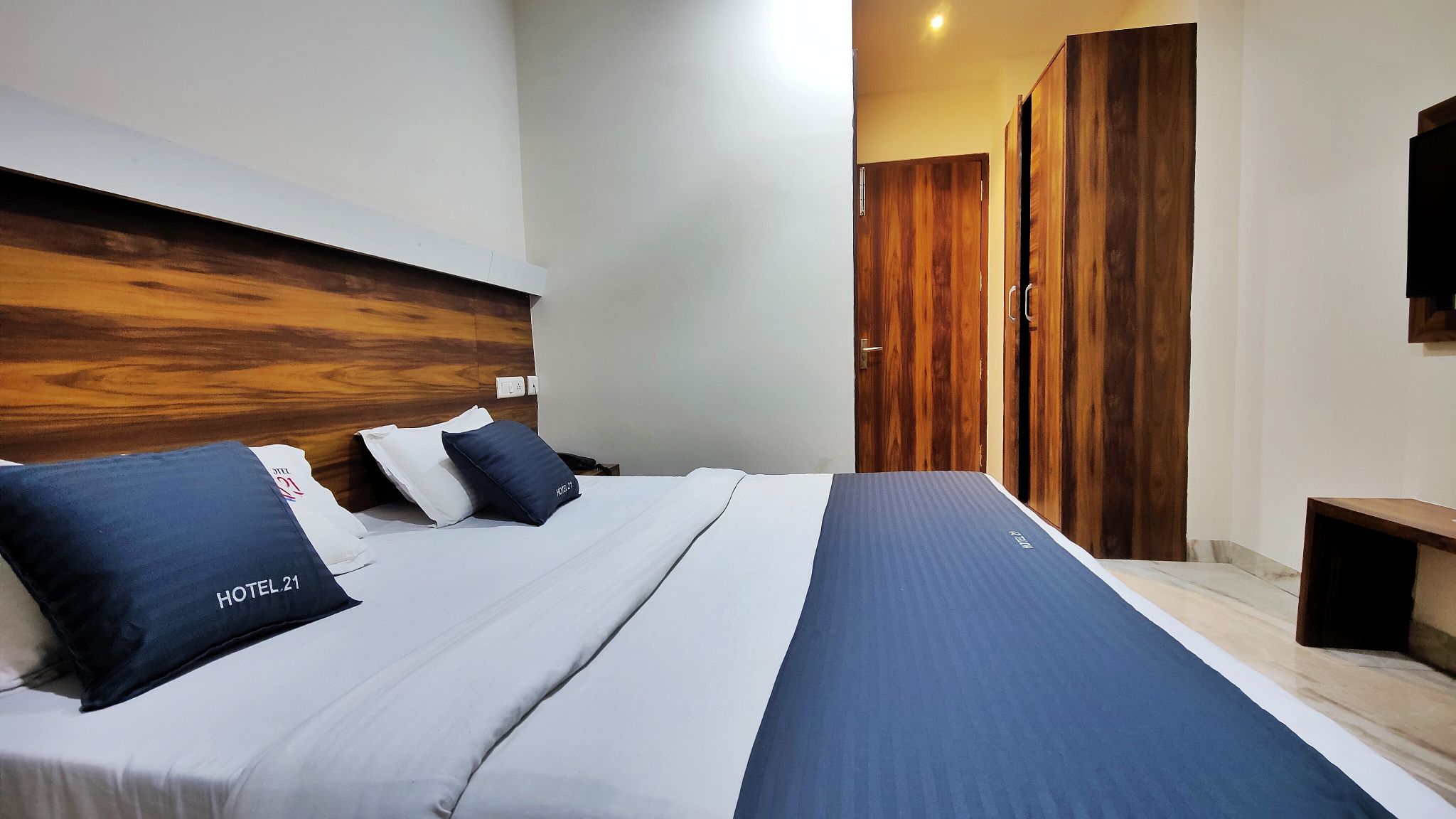 Hotel 21 Next To Chd Railway Station Standard Room 4