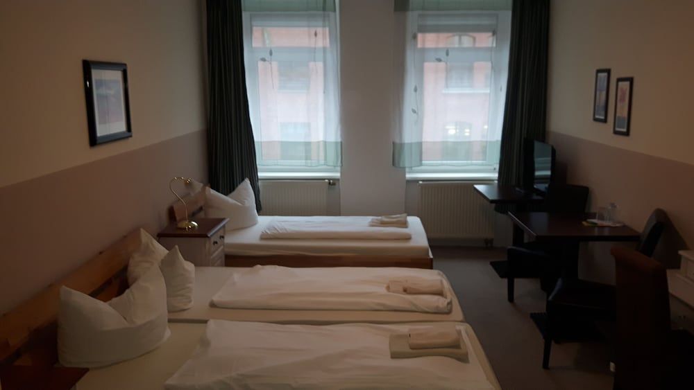 Hotel Plagwitzer Hof Triple Room 3