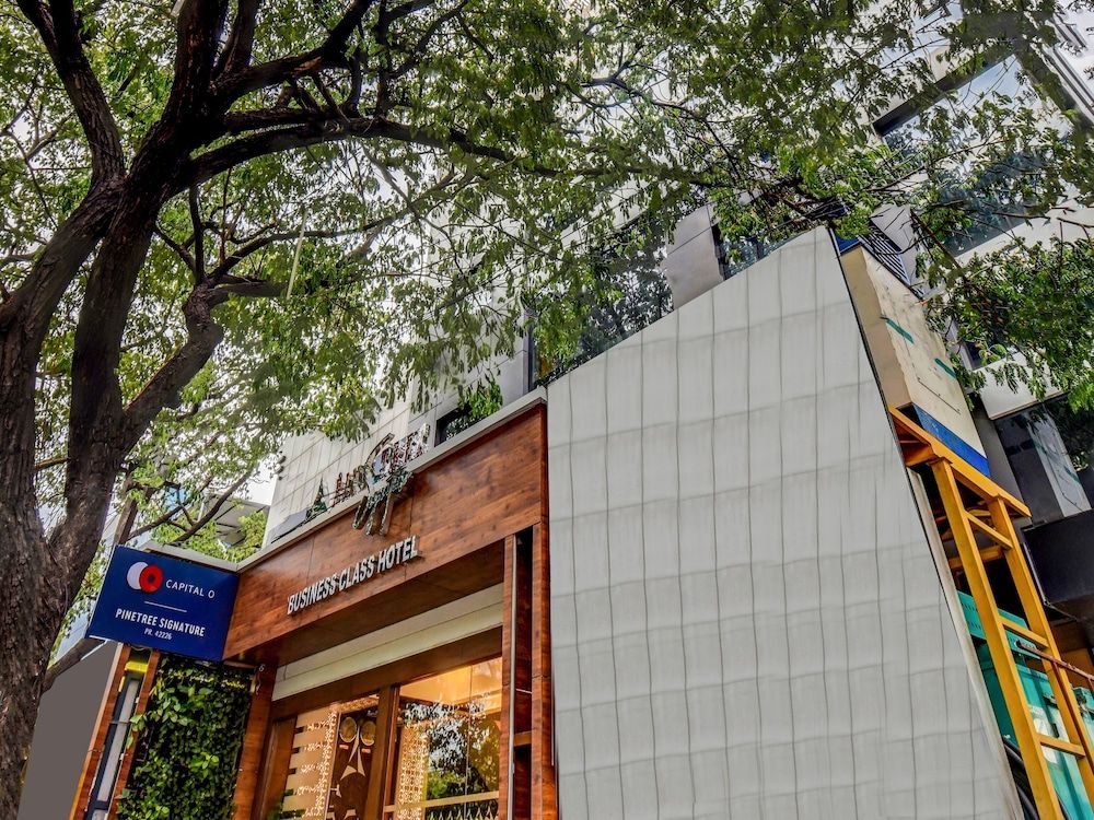 undefined Capital O 42226 Pine Tree Signature 3