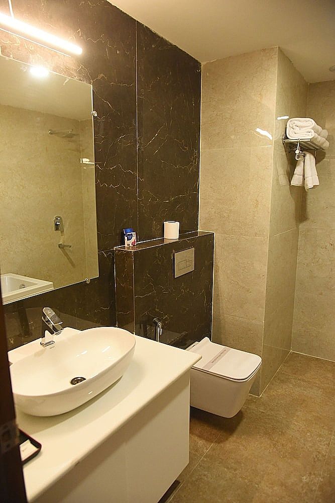 Legend Inn Deluxe Room 16