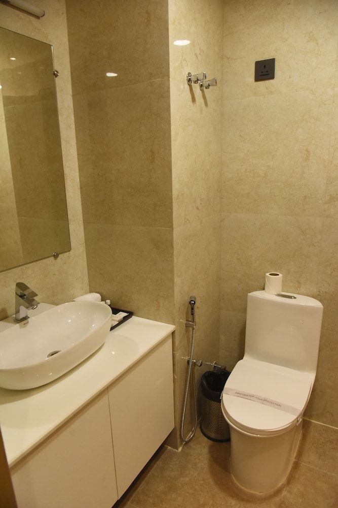 Legend Inn Deluxe Room 8