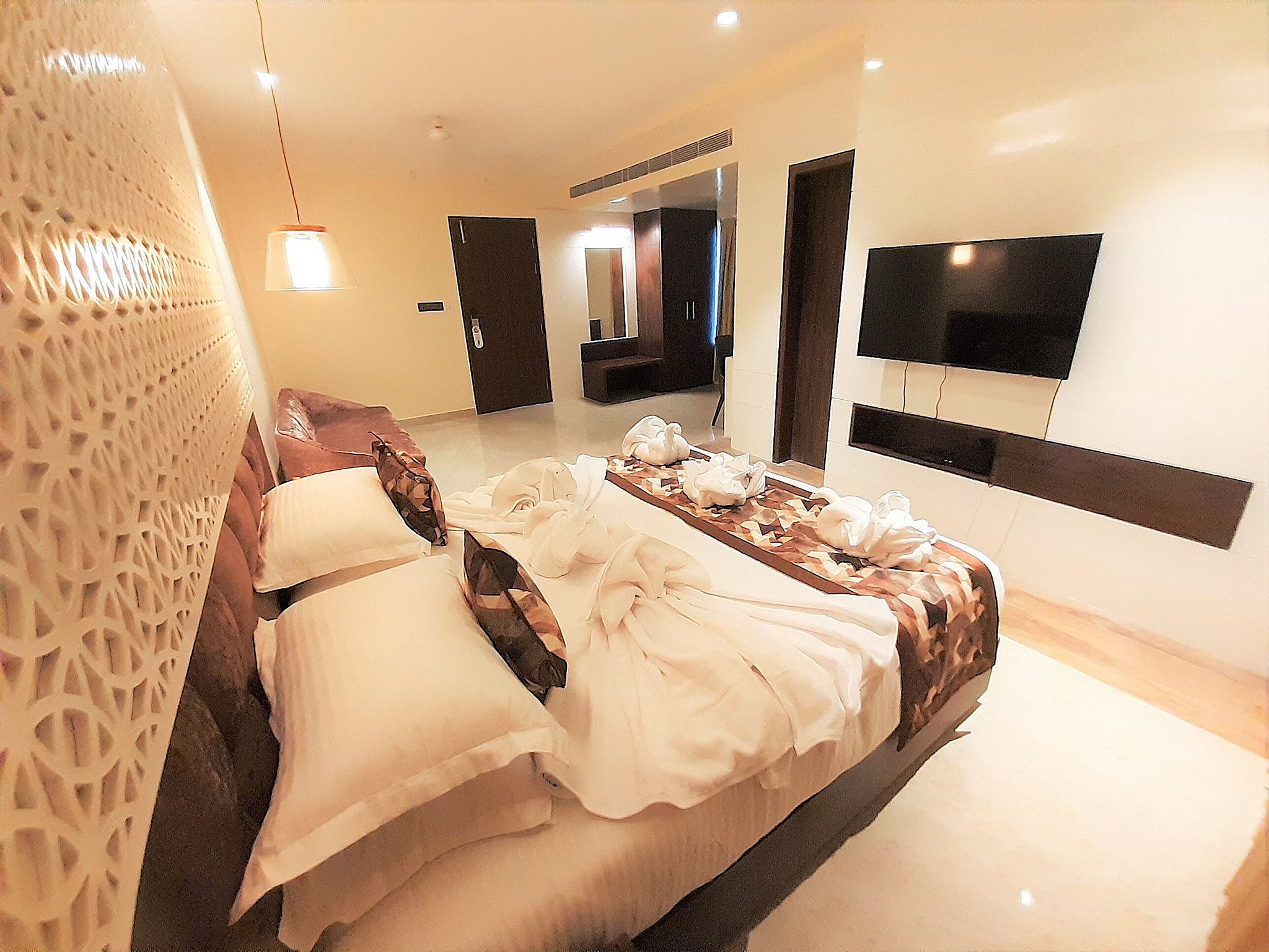 Legend Inn Deluxe Room 6