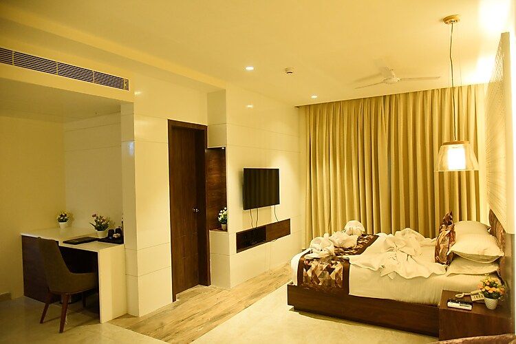 Legend Inn Luxury Room 3