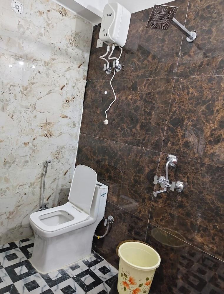 Hotel Vanya Palace New Classic Double Room 9