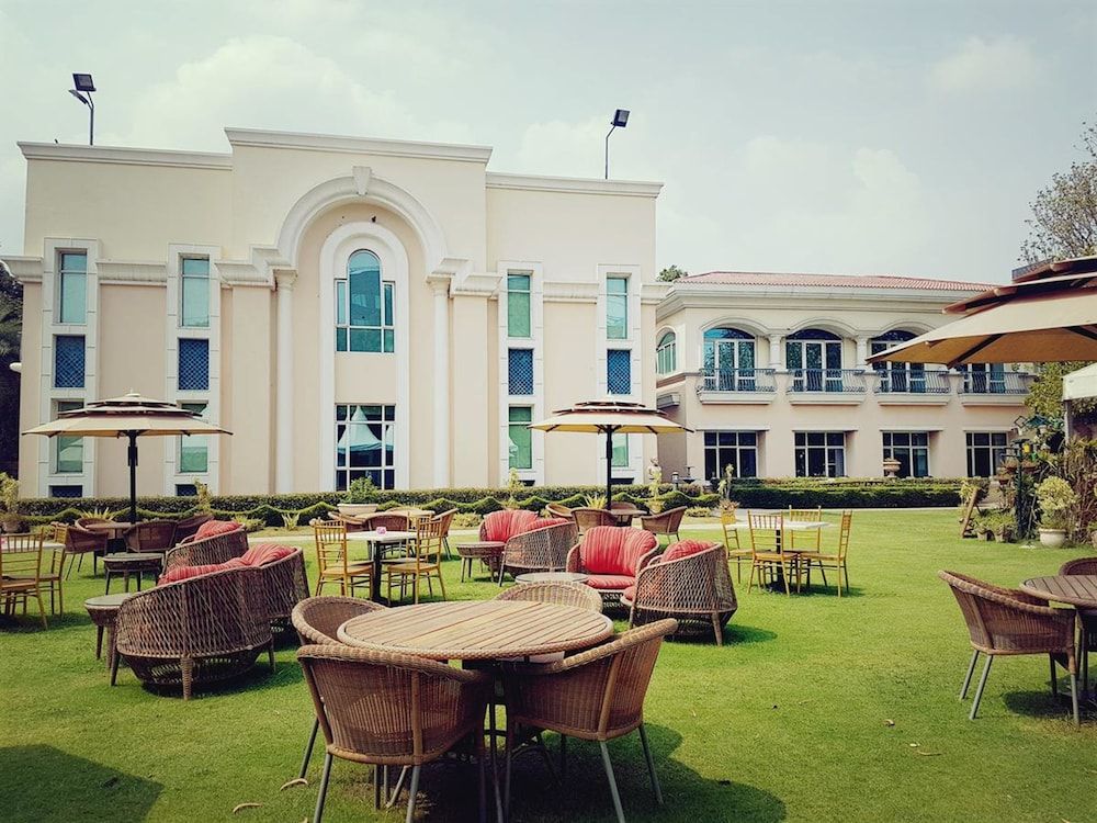 The Palms - Town & Country Club 