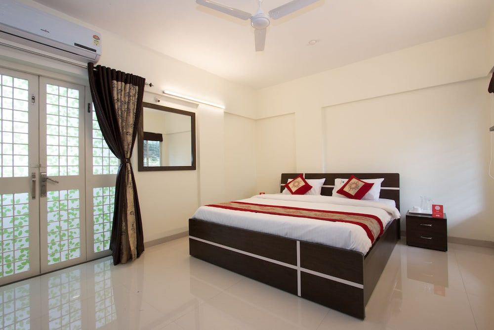 OYO 9052 Leisurely Abode Double or Twin Room 10