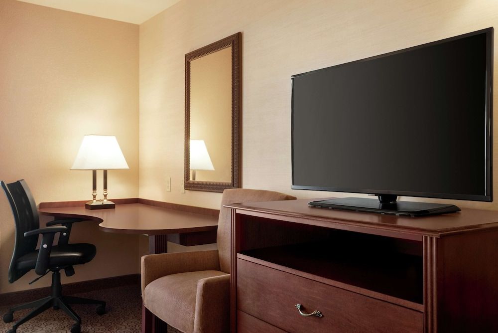 Suite, 1 King Bed, Accessible, Non Smoking