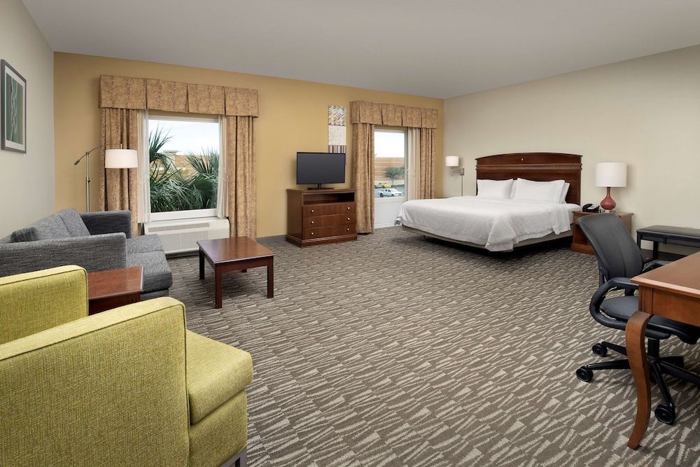 Suite, 1 King Bed, Accessible (Roll-In Shower)