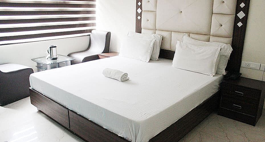 Deluxe Double Bedroom