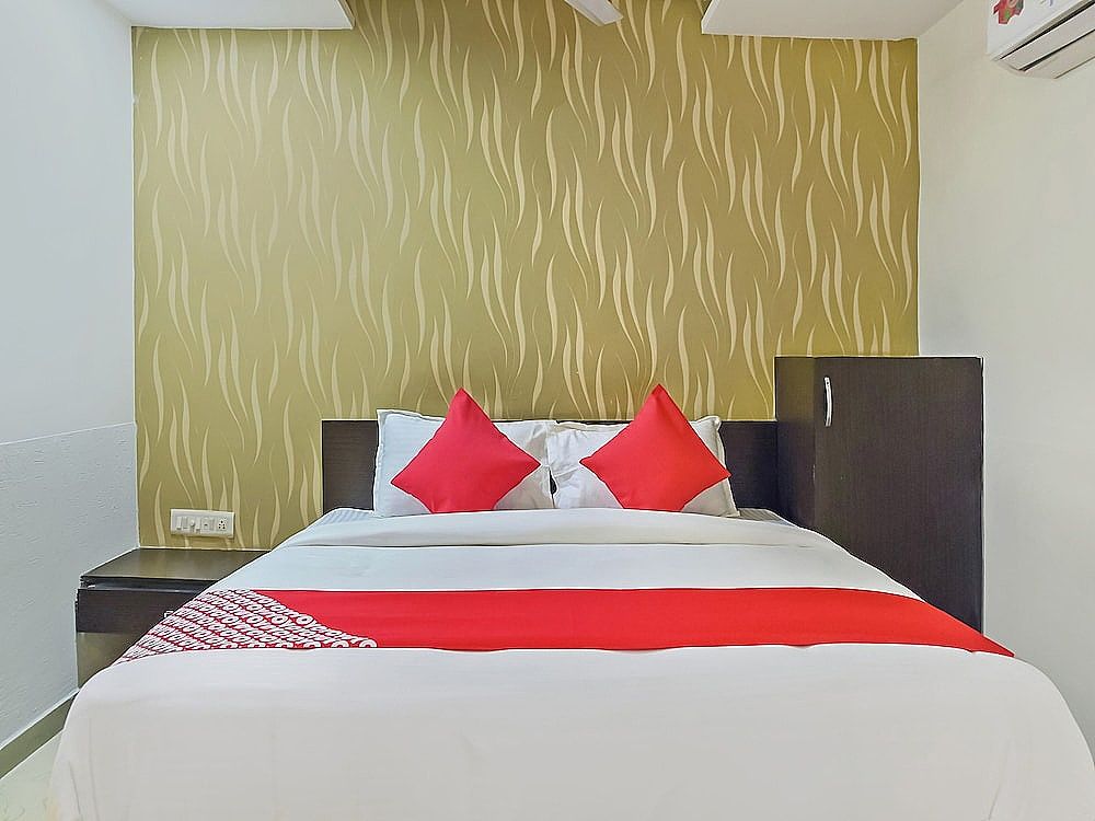 OYO 27638 Jay Radhe Standard Room 4