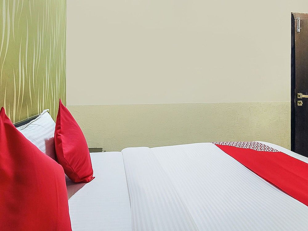 OYO 27638 Jay Radhe Standard Room 10
