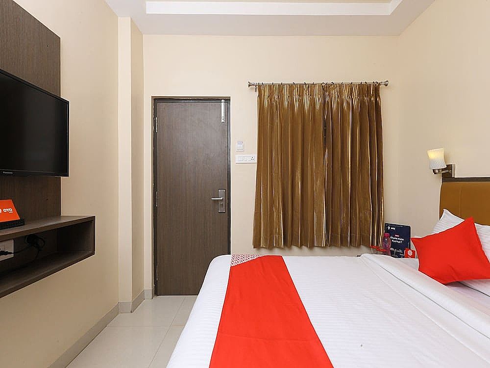 OYO 14934 Kalyani Grand Standard Room 15