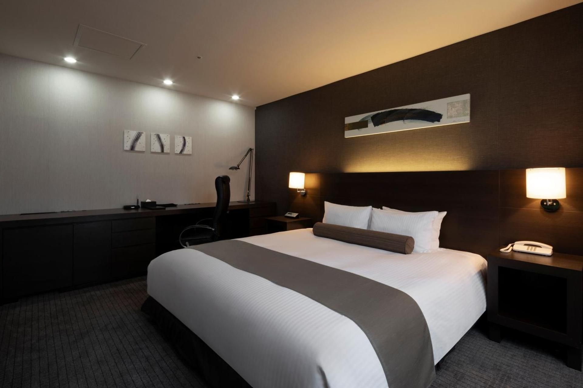 Grand in GrandDouble Room with Lounge Access