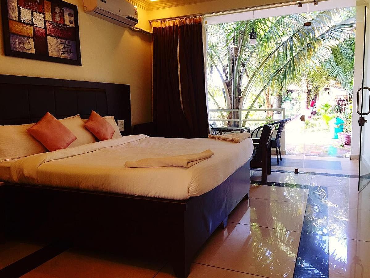 Maitree Resort Deluxe King Room 5