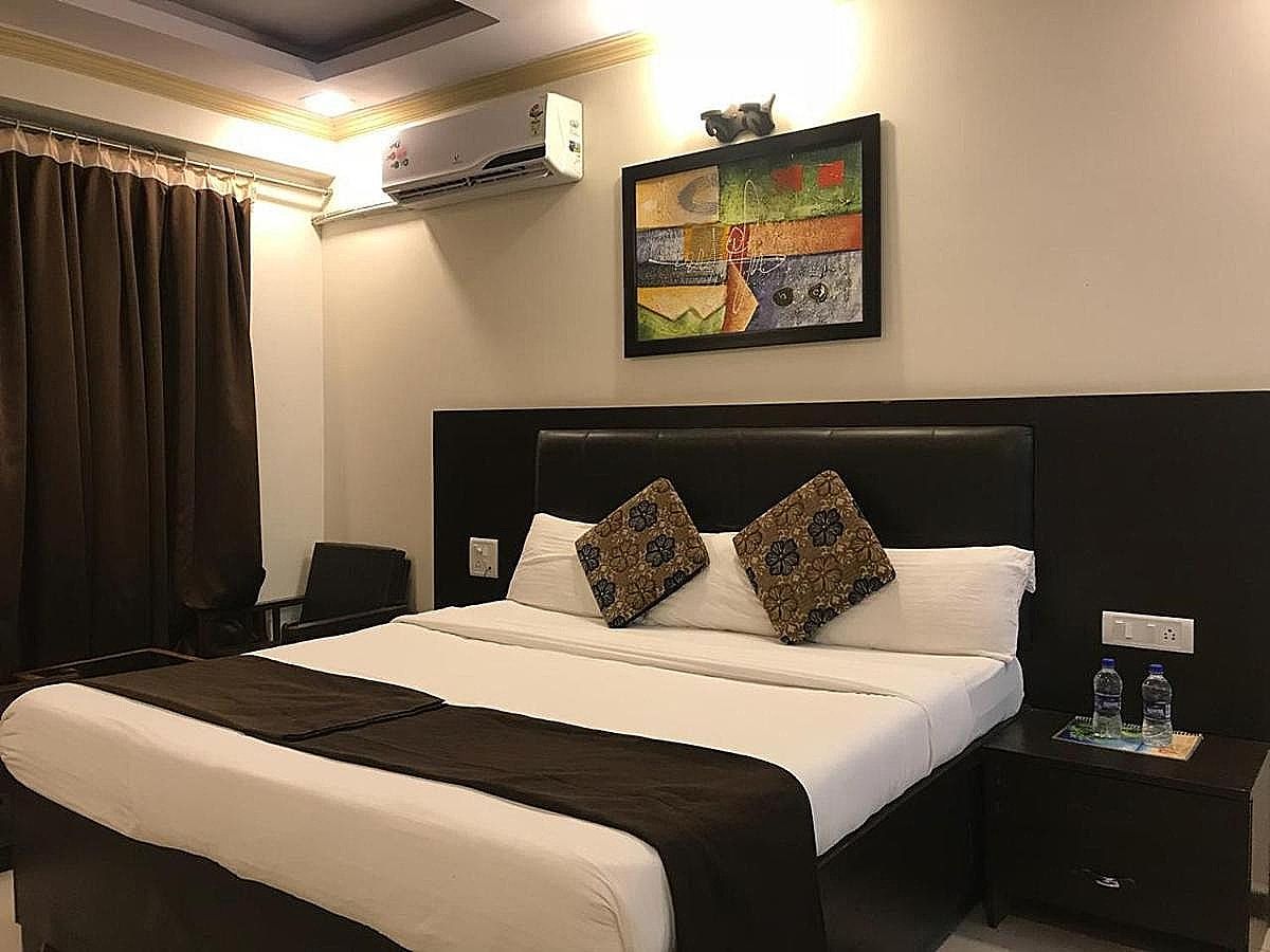 Maitree Resort Deluxe King Room 6