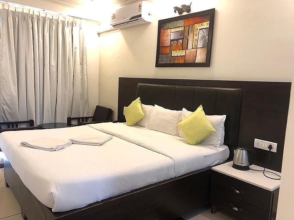 Maitree Resort Deluxe King Room 7