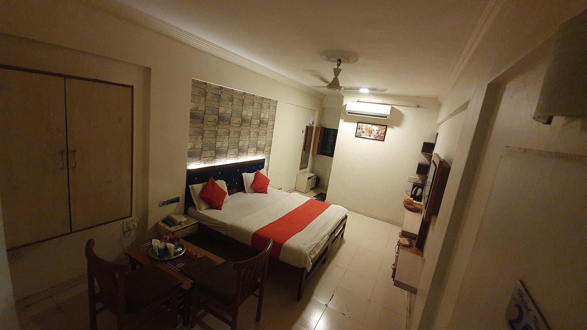Hotel Krishna Natural Suit Rom