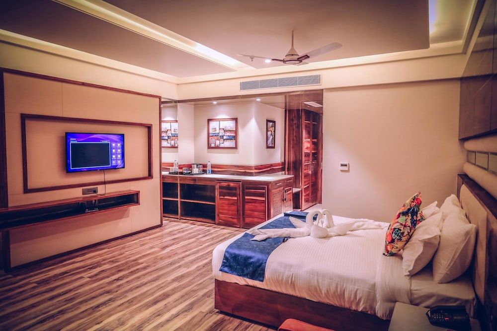 Club Room (1 KING BED BIG SIZE ROOM)