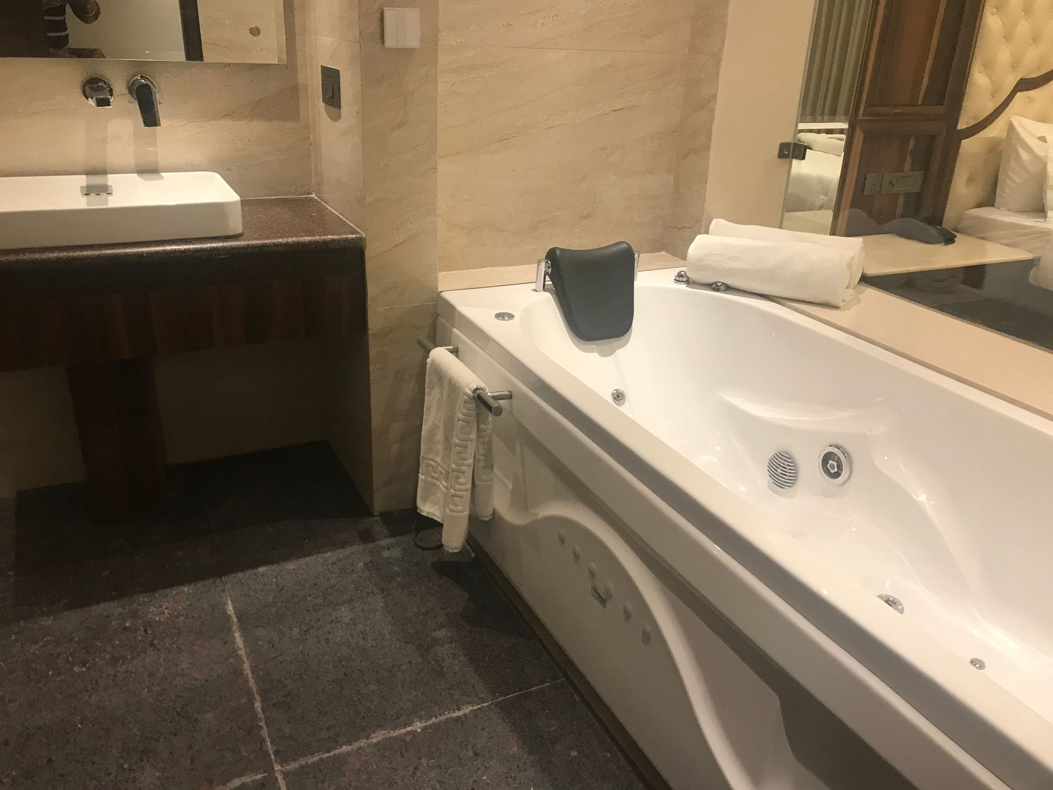 Passionate Suite with Bathtub