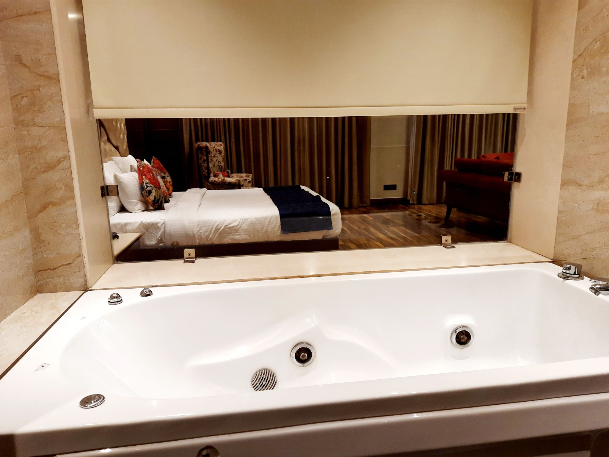 Passionate Suite with Bathtub