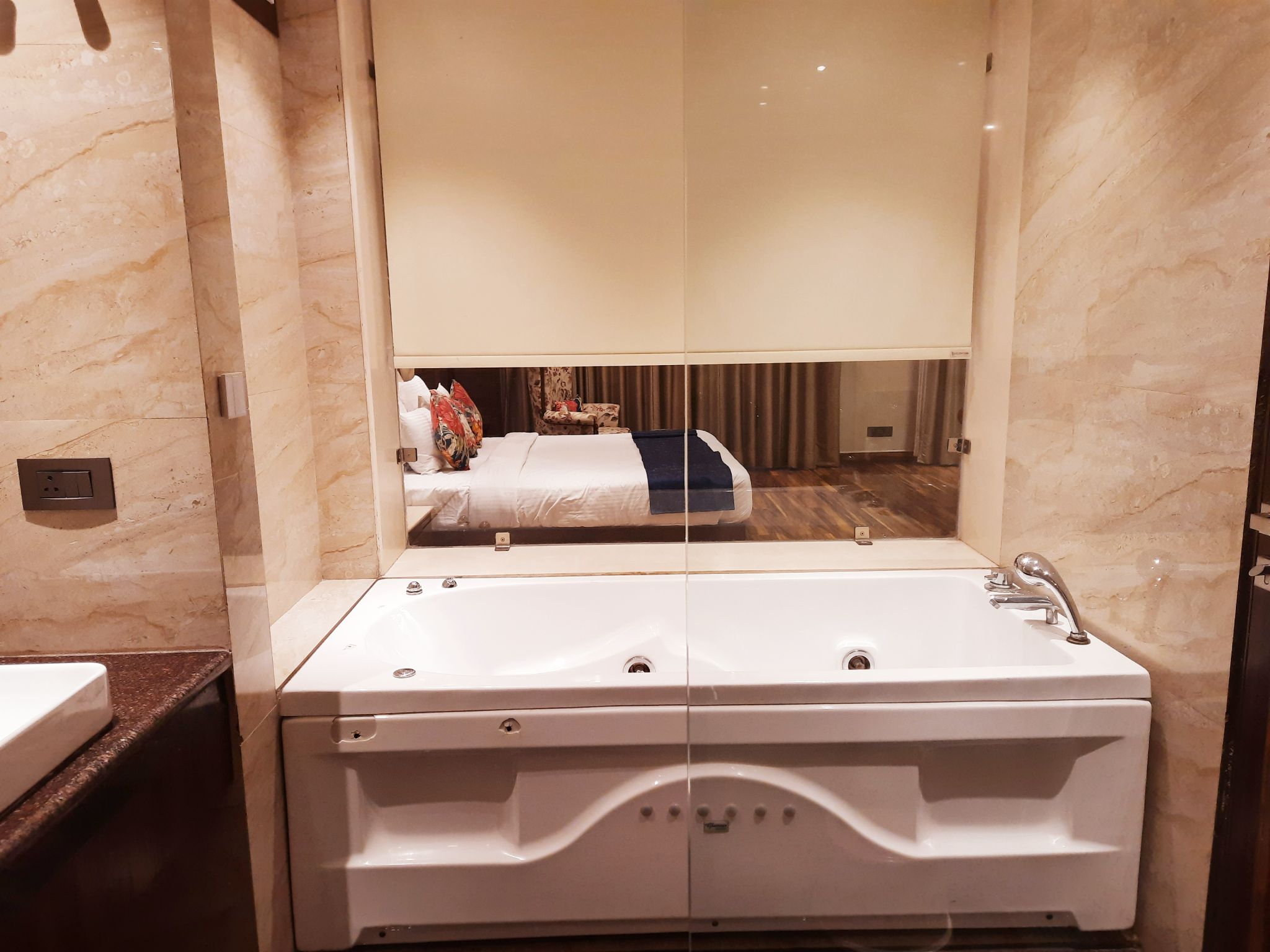 Passionate Suite with Bathtub