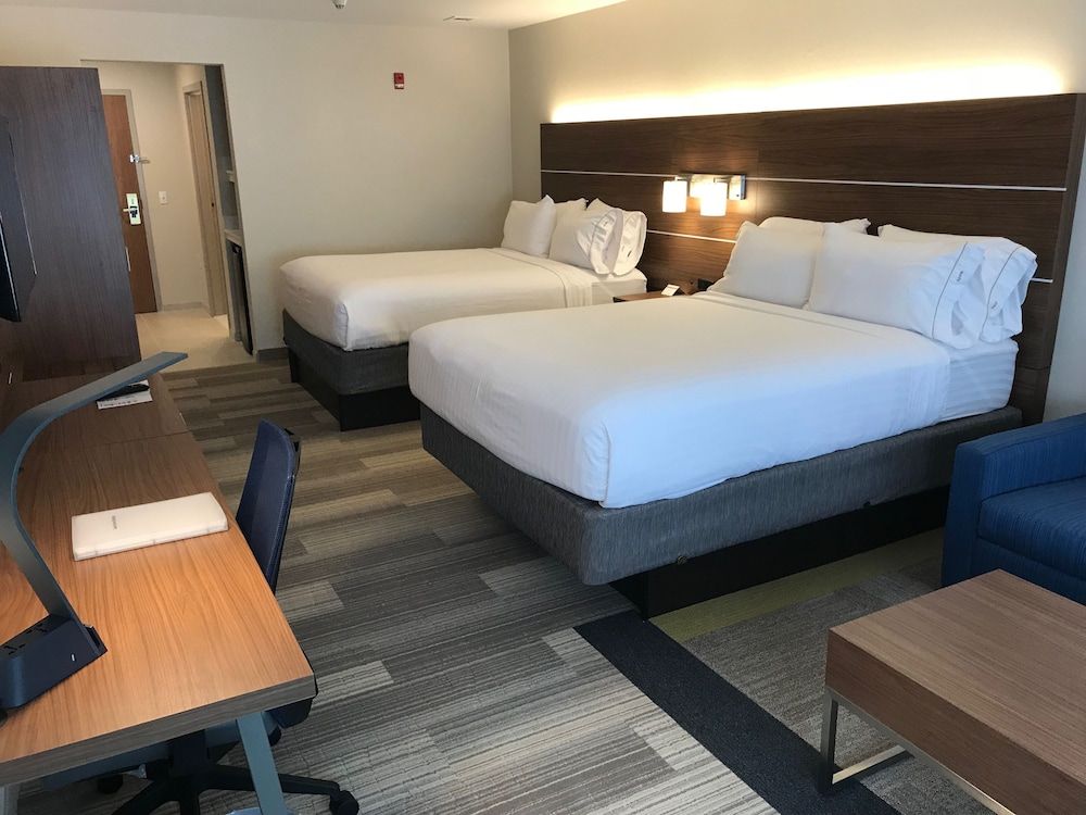Suite, Multiple Beds (Additional Living Area)