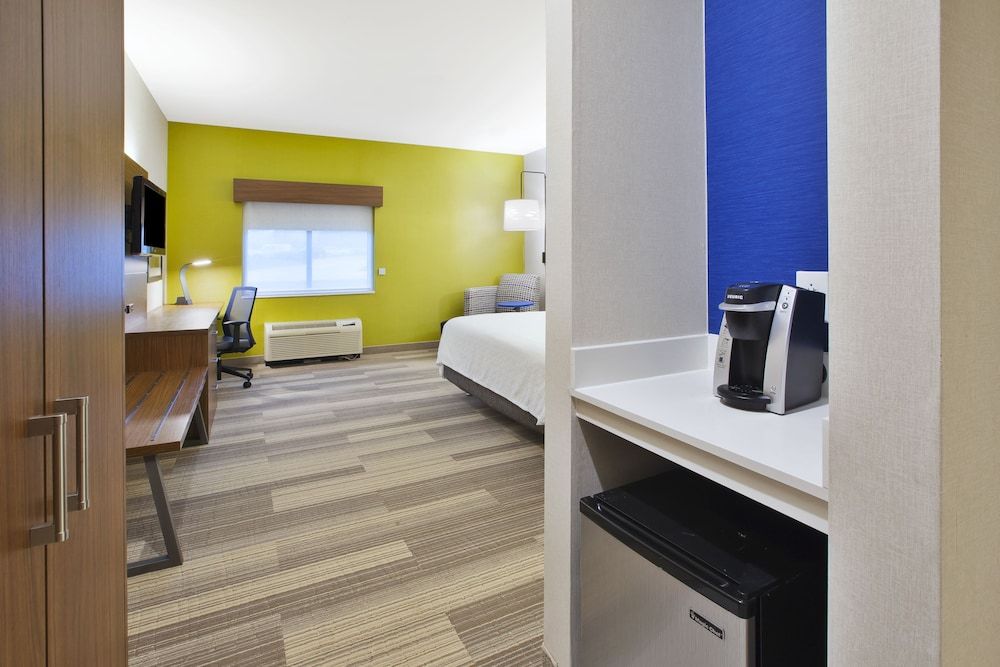 Standard Room, 1 King Bed, Accessible (Mobility, Accessible Tub)