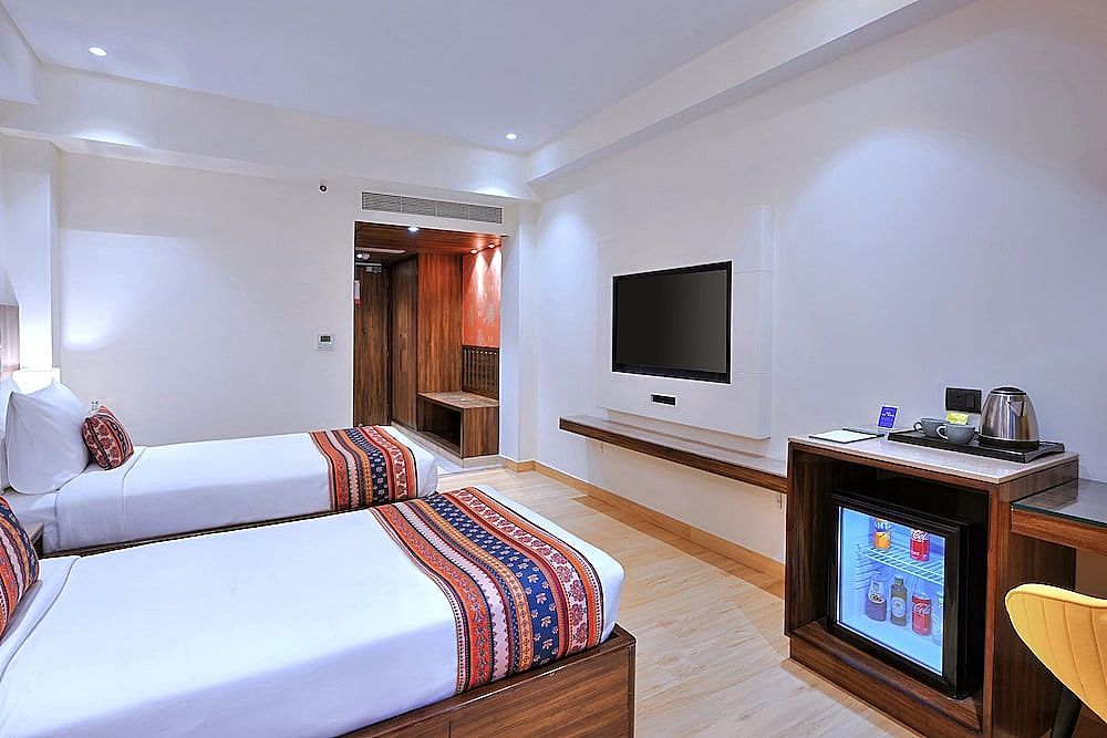 Golden Tulip Agra Deluxe Twin Room 4