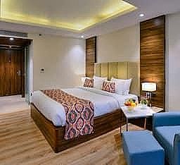 Golden Tulip Agra Deluxe Twin Room 8