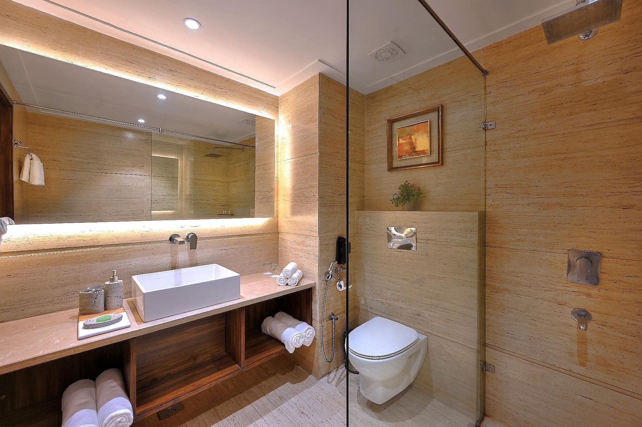 Golden Tulip Agra Deluxe Twin Room 9