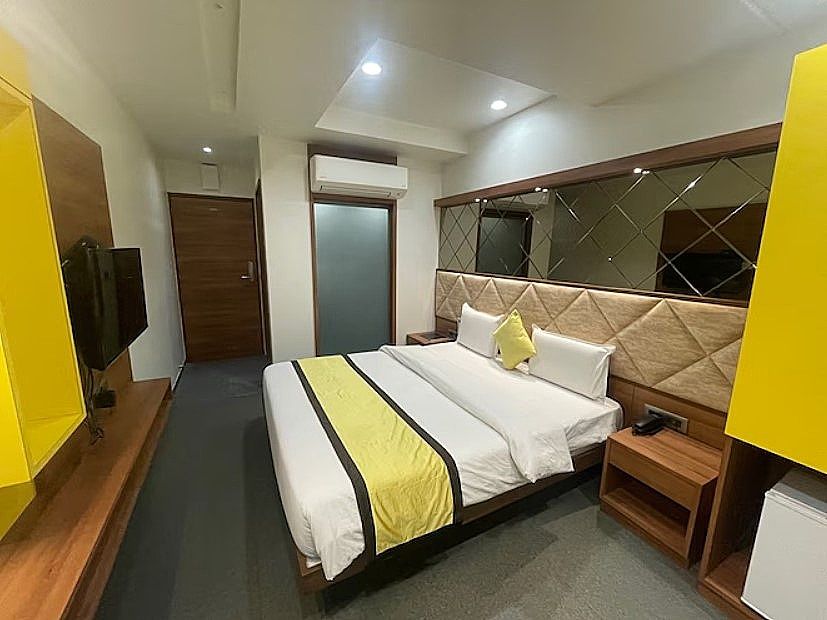 Deluxe Double Bed AC Room