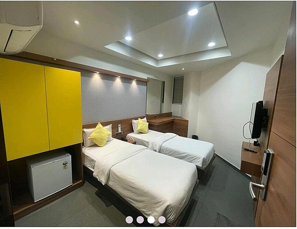 The Orchid Hotel Deluxe Twin Room 2