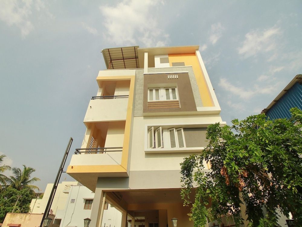 undefined OYO 12798 Soundaryam Apartments 3